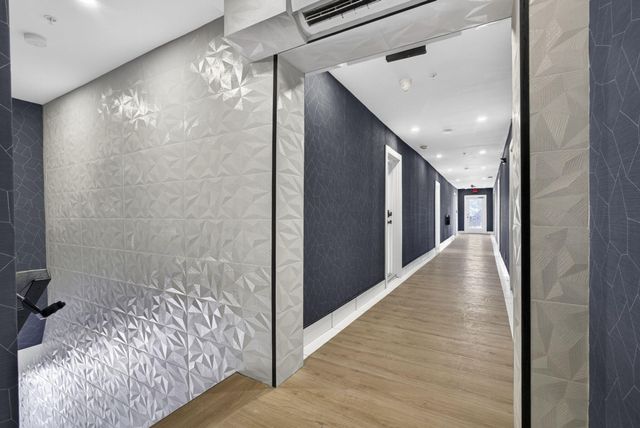 2032 N Dixie Highway 10, West Palm Beach, FL 33407