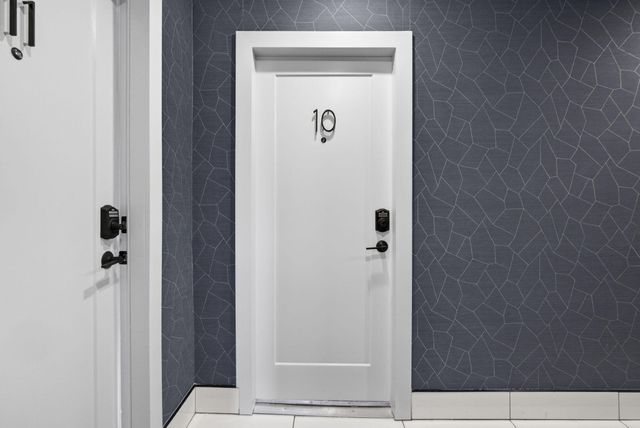 2032 N Dixie Highway 10, West Palm Beach, FL 33407