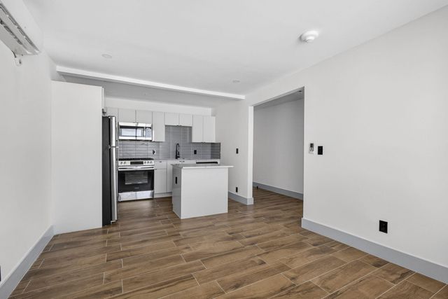 2032 N Dixie Highway 10, West Palm Beach, FL 33407