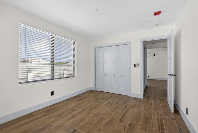 2032 N Dixie Highway 10, West Palm Beach, FL 33407