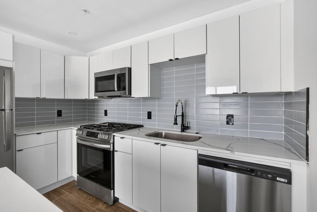 2032 N Dixie Highway 10, West Palm Beach, FL 33407