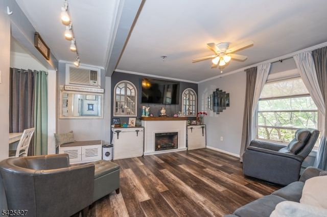 9 Orchard St, Clifton City, NJ 07013