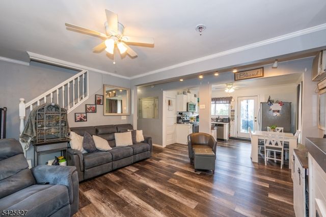 9 Orchard St, Clifton City, NJ 07013