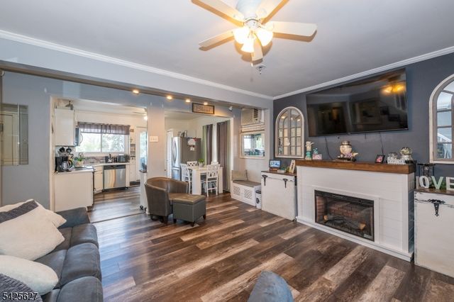 9 Orchard St, Clifton City, NJ 07013