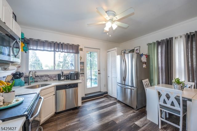 9 Orchard St, Clifton City, NJ 07013