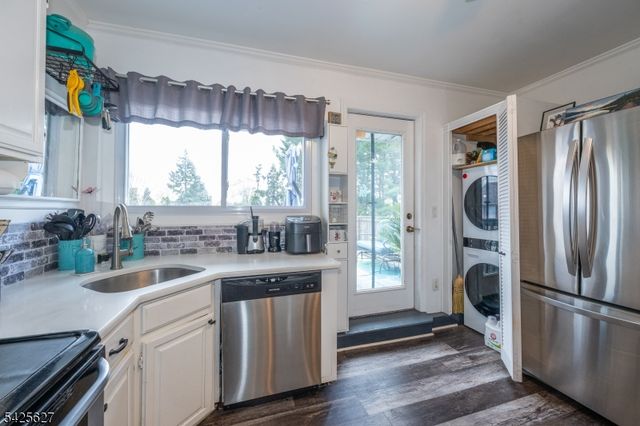 9 Orchard St, Clifton City, NJ 07013