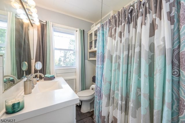 9 Orchard St, Clifton City, NJ 07013