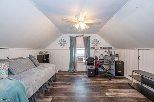 9 Orchard St, Clifton City, NJ 07013