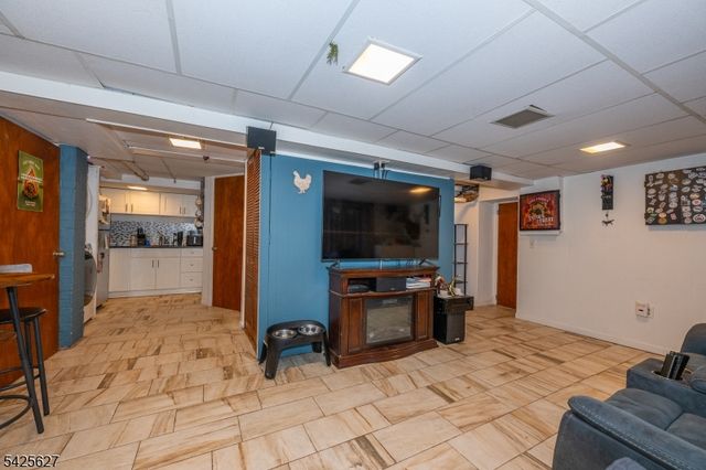 9 Orchard St, Clifton City, NJ 07013