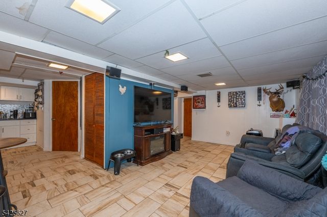 9 Orchard St, Clifton City, NJ 07013