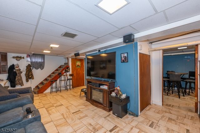 9 Orchard St, Clifton City, NJ 07013