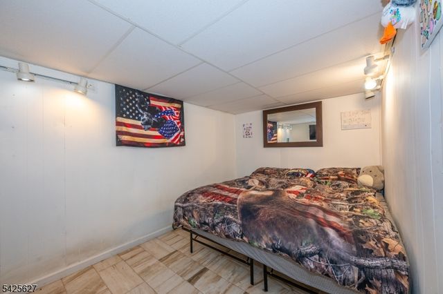 9 Orchard St, Clifton City, NJ 07013