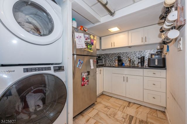 9 Orchard St, Clifton City, NJ 07013