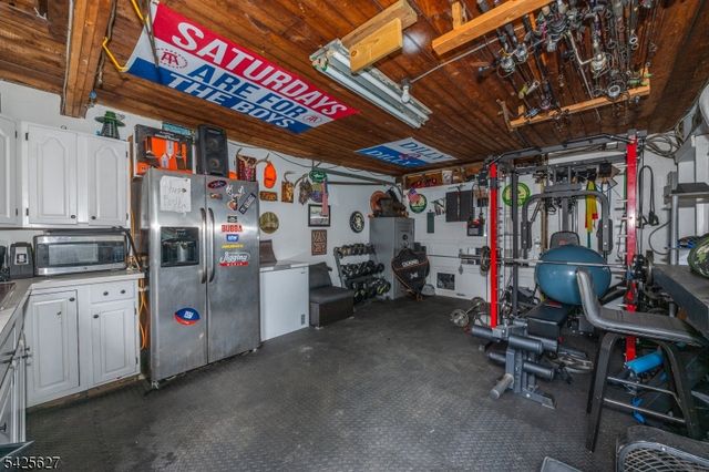 9 Orchard St, Clifton City, NJ 07013