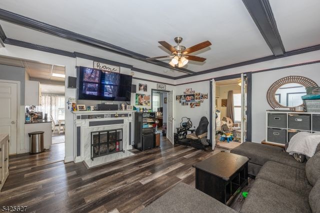 9 Orchard St, Clifton City, NJ 07013