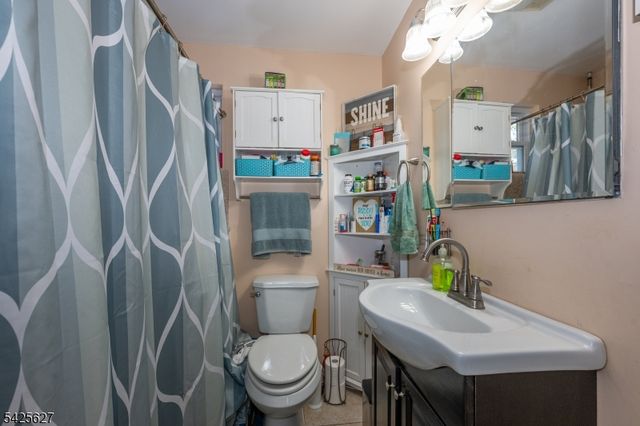 9 Orchard St, Clifton City, NJ 07013