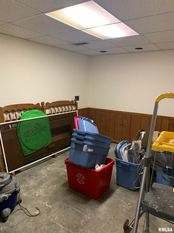 14 NE HILLCREST Drive, Bushnell, IL 61422