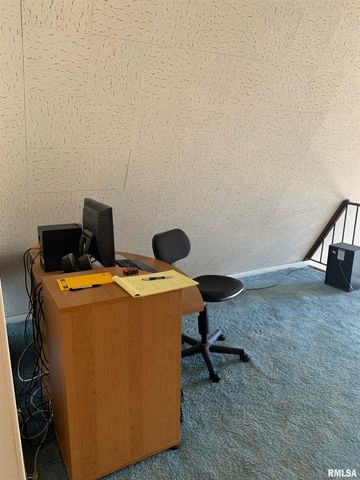 14 NE HILLCREST Drive, Bushnell, IL 61422