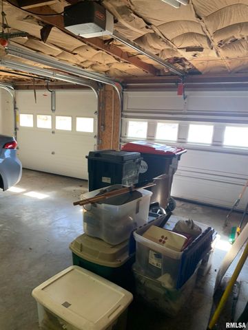 14 NE HILLCREST Drive, Bushnell, IL 61422