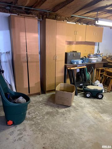 14 NE HILLCREST Drive, Bushnell, IL 61422