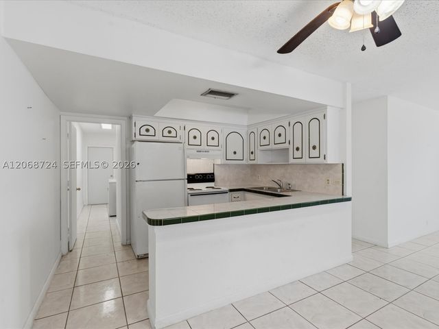 4815 SW 65th Way, Davie, FL 33314