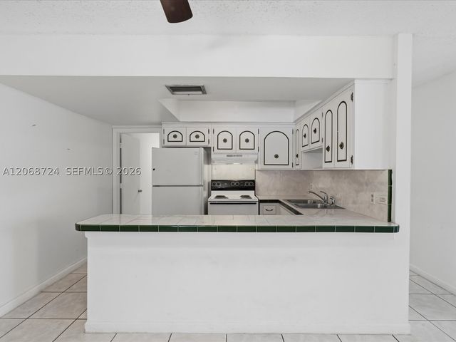 4815 SW 65th Way, Davie, FL 33314
