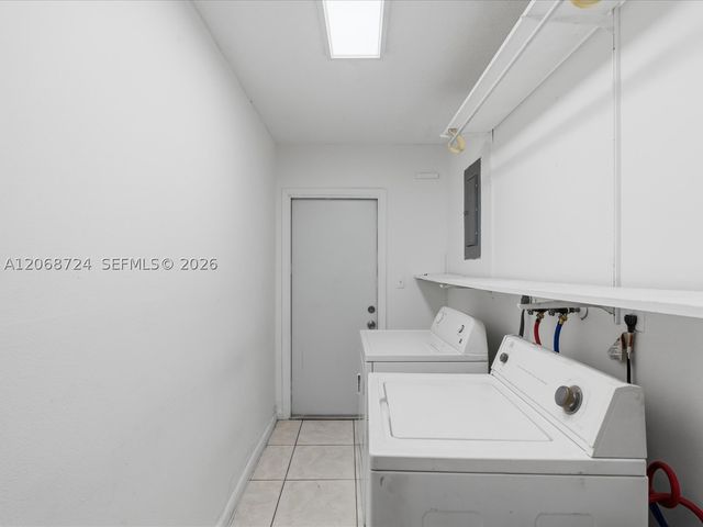 4815 SW 65th Way, Davie, FL 33314
