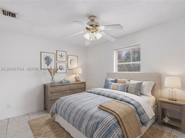 4815 SW 65th Way, Davie, FL 33314