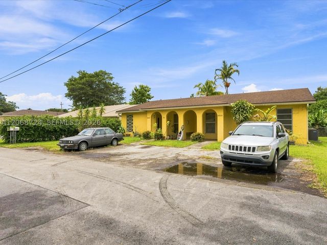 4815 SW 65th Way, Davie, FL 33314