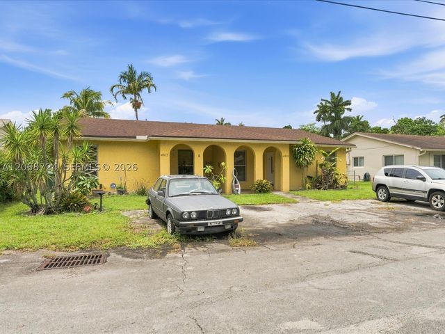 4815 SW 65th Way, Davie, FL 33314