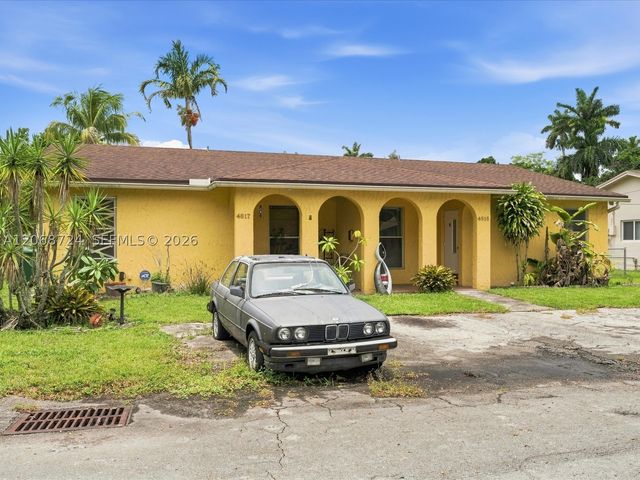 4815 SW 65th Way, Davie, FL 33314