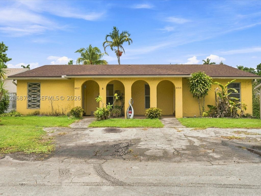 4815 SW 65th Way, Davie, FL 33314