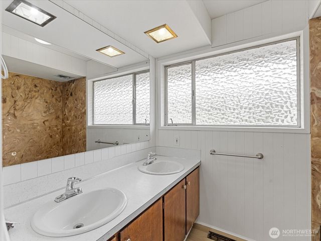 3303 Wave Drive, Everett, WA 98203