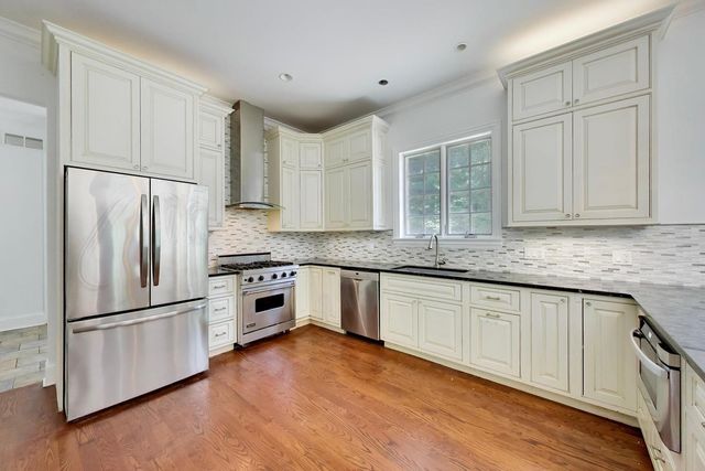 73 Locust Road, Winnetka, IL 60093