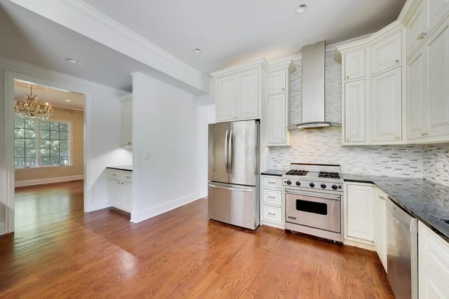 73 Locust Road, Winnetka, IL 60093