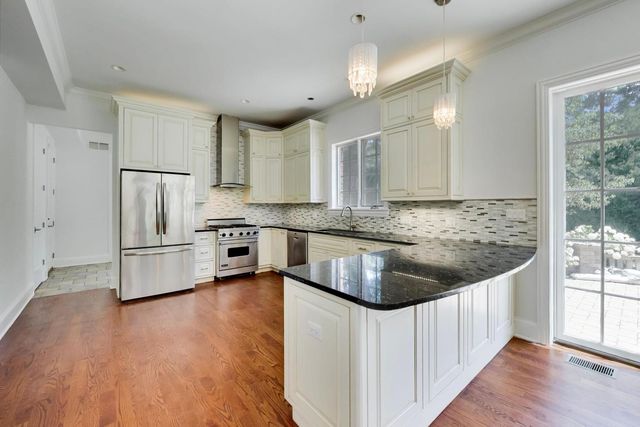 73 Locust Road, Winnetka, IL 60093