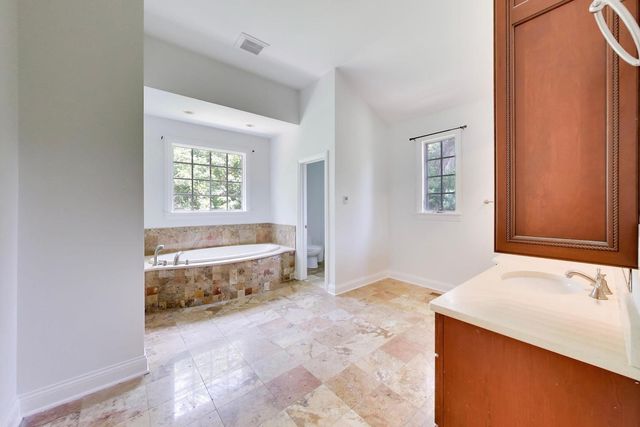 73 Locust Road, Winnetka, IL 60093