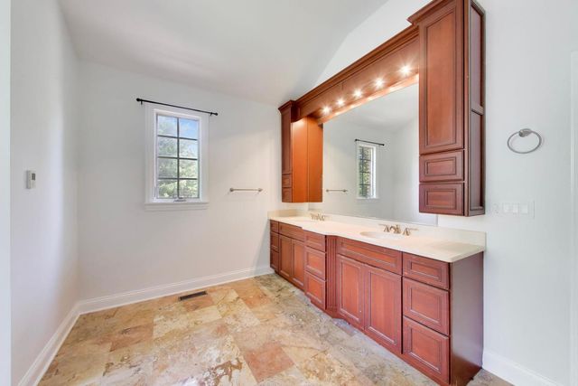 73 Locust Road, Winnetka, IL 60093