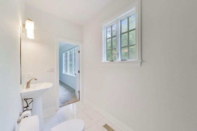 73 Locust Road, Winnetka, IL 60093