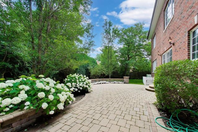 73 Locust Road, Winnetka, IL 60093