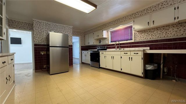 225 Clinton Street, Lockport City, NY 14094