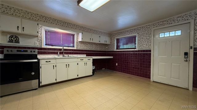 225 Clinton Street, Lockport City, NY 14094