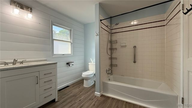 225 Clinton Street, Lockport City, NY 14094