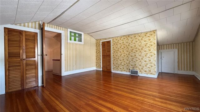 225 Clinton Street, Lockport City, NY 14094