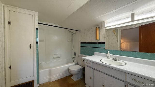 225 Clinton Street, Lockport City, NY 14094