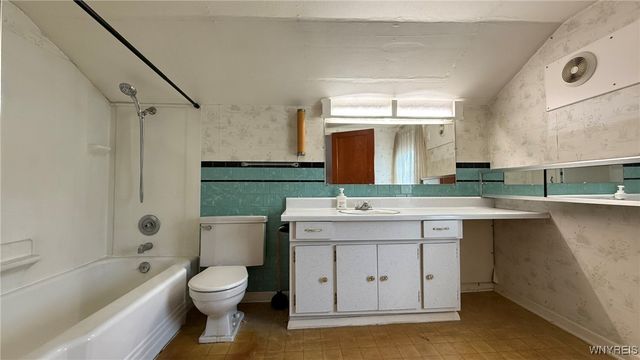 225 Clinton Street, Lockport City, NY 14094