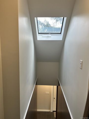 24 Lindner Place, Smithtown, NY 11787