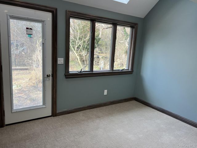 24 Lindner Place, Smithtown, NY 11787