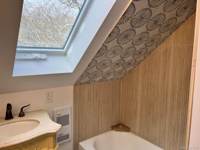 24 Lindner Place, Smithtown, NY 11787