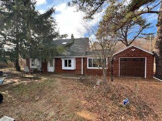 24 Lindner Place, Smithtown, NY 11787